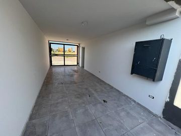Casa venta Confluencia Rural, 3 dormitorios (suite), 3 baños, 2 cocheras y jardín