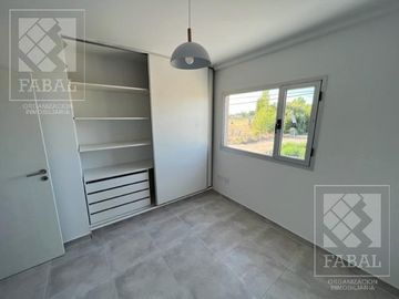 Casa venta Confluencia Rural, 3 dormitorios (suite), 3 baños, 2 cocheras y jardín
