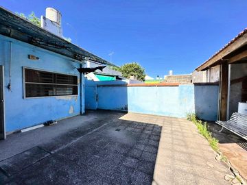 Venta casa de 2 dormitorios APTO CRÉDITO en barrio Sarmiento