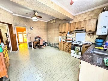 Venta casa de 2 dormitorios APTO CRÉDITO en barrio Sarmiento