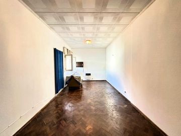 Venta casa de 2 dormitorios APTO CRÉDITO en barrio Sarmiento