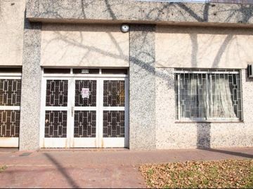 Venta casa de 2 dormitorios APTO CRÉDITO en barrio Sarmiento