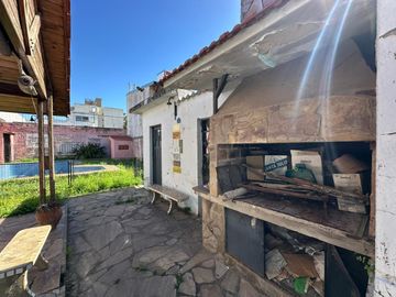 Venta casa de 2 dormitorios APTO CRÉDITO en barrio Sarmiento