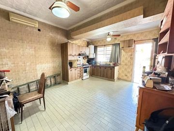 Venta casa de 2 dormitorios APTO CRÉDITO en barrio Sarmiento