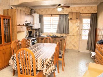 Venta casa de 2 dormitorios APTO CRÉDITO en barrio Sarmiento