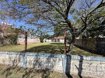 3 lotes juntos o separados. 1470m2