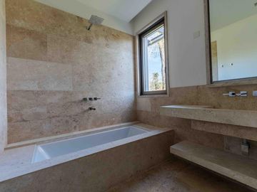 Casa en venta en Highland Park a estrenar por el reconocido arquitecto Pablo Sanchez Elias!!!