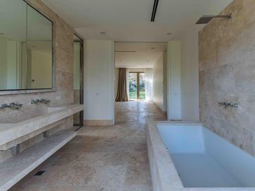 Casa en venta en Highland Park a estrenar por el reconocido arquitecto Pablo Sanchez Elias!!!