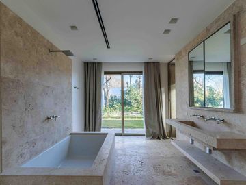 Casa en venta en Highland Park a estrenar por el reconocido arquitecto Pablo Sanchez Elias!!!
