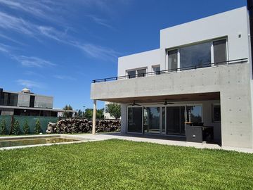 Casa en  lagoo pilar