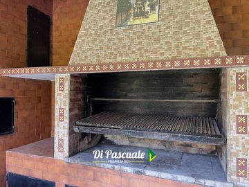 Venta Quinta Ideal Instituciones, Clubes, Centros de Dia con Parque y Pileta - Moreno Norte