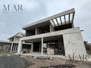 Casa en Venta en Los Puentes, Nordelta con salida a la laguna