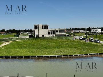 Casa en Venta en Los Puentes, Nordelta con salida a la laguna