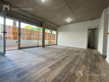 Venta de Departamento 2 AMBIENTES, 2 BAÑOS, Moreno, con patio, mini piscina y cochera