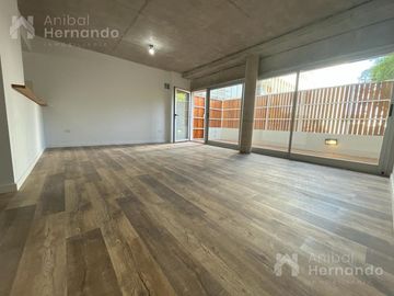 Venta de Departamento 2 AMBIENTES, 2 BAÑOS, Moreno, con patio, mini piscina y cochera