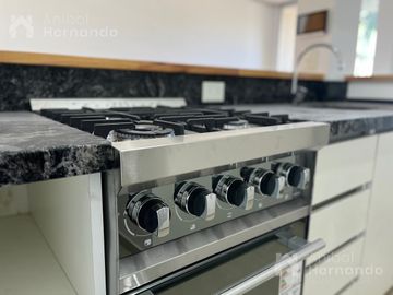 Venta de Departamento 2 AMBIENTES, 2 BAÑOS, Moreno, con patio, mini piscina y cochera