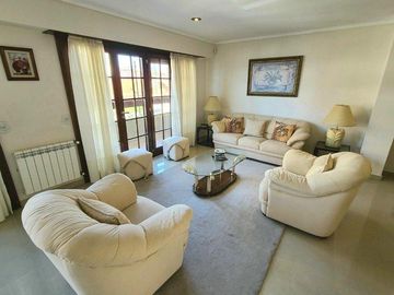 Increíble piso de 5 ambientes + cochera doble A 50 METROS DEL MAR!