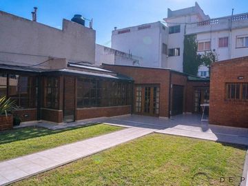 Increíble piso de 5 ambientes + cochera doble A 50 METROS DEL MAR!