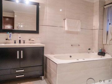Increíble piso de 5 ambientes + cochera doble A 50 METROS DEL MAR!