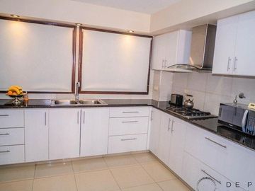 Increíble piso de 5 ambientes + cochera doble A 50 METROS DEL MAR!