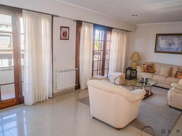 Increíble piso de 5 ambientes + cochera doble A 50 METROS DEL MAR!