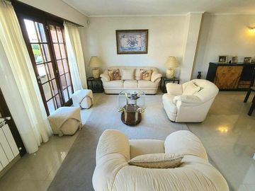 Increíble piso de 5 ambientes + cochera doble A 50 METROS DEL MAR!
