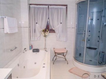 Increíble piso de 5 ambientes + cochera doble A 50 METROS DEL MAR!