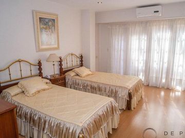 Increíble piso de 5 ambientes + cochera doble A 50 METROS DEL MAR!