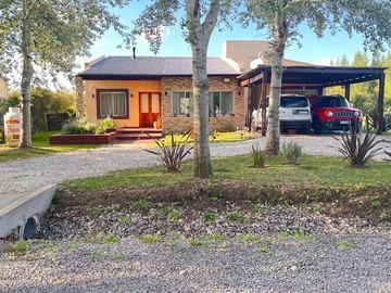 Casa en venta - 3 Dormitorios 2 Baños - Cocheras - 1.000Mts2 - Coronel Brandsen
