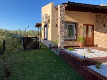 Casa en venta - 3 Dormitorios 2 Baños - Cocheras - 1.000Mts2 - Coronel Brandsen