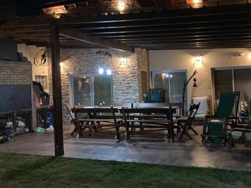 Casa en venta - 3 Dormitorios 2 Baños - Cocheras - 1.000Mts2 - Coronel Brandsen