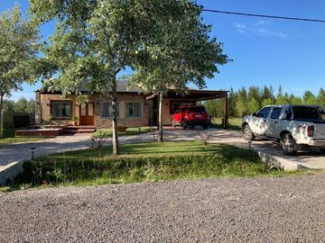 Casa en venta - 3 Dormitorios 2 Baños - Cocheras - 1.000Mts2 - Coronel Brandsen