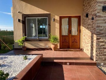 Casa en venta - 3 Dormitorios 2 Baños - Cocheras - 1.000Mts2 - Coronel Brandsen
