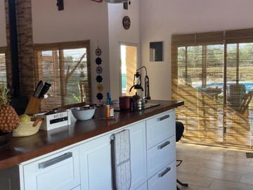 Casa en venta - 3 Dormitorios 2 Baños - Cocheras - 1.000Mts2 - Coronel Brandsen