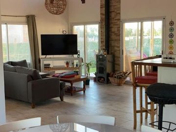 Casa en venta - 3 Dormitorios 2 Baños - Cocheras - 1.000Mts2 - Coronel Brandsen