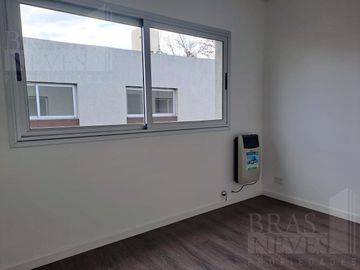 A ESTRENAR !! 4 amb. // SUITE// COCHERA //JARDIN *  A 6 CUADRAS DE MAIPU