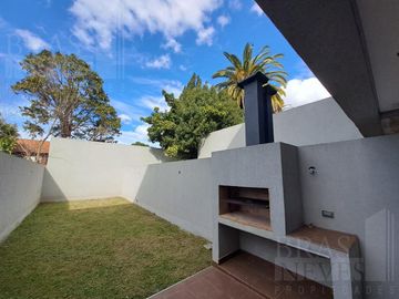 A ESTRENAR !! 4 amb. // SUITE// COCHERA //JARDIN *  A 6 CUADRAS DE MAIPU