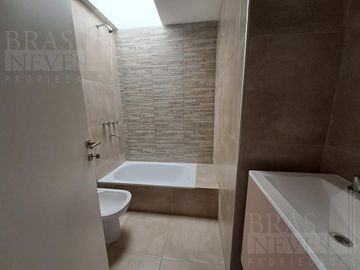 A ESTRENAR !! 4 amb. // SUITE// COCHERA //JARDIN *  A 6 CUADRAS DE MAIPU