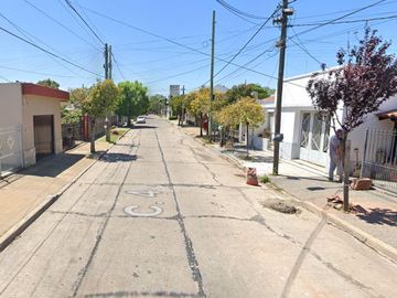 Casa a reciclar de 4 ambientes con parque a una cuadra de Av. Mitre - Berazategui