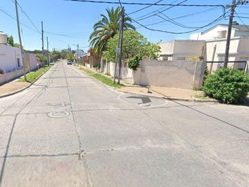 Casa a reciclar de 4 ambientes con parque a una cuadra de Av. Mitre - Berazategui