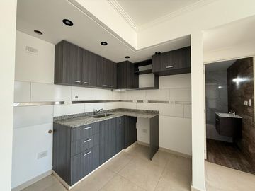 Departamento de dos ambientes al frente a la venta en Wilde