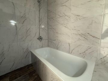 Departamento de dos ambientes al frente a la venta en Wilde