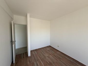 Departamento de dos ambientes al frente a la venta en Wilde