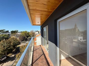 Departamento de dos ambientes al frente a la venta en Wilde