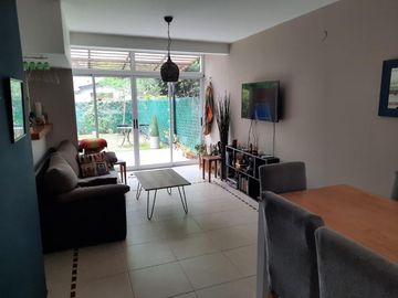 Duplex en venta - 2 dormitorios 2 baños - 1 cochera - 125 mts2 - City Bell