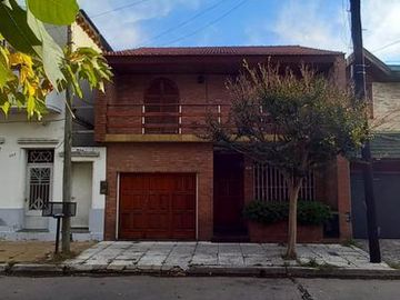 Hermosa Casa 3 Amb con patio amplio, terraza balcon y garaje - Quilmes Centro