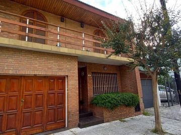 Hermosa Casa 3 Amb con patio amplio, terraza balcon y garaje - Quilmes Centro