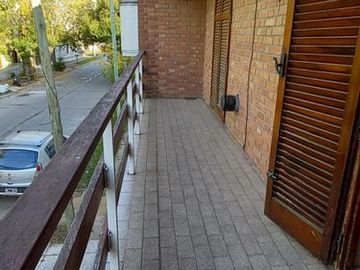 Hermosa Casa 3 Amb con patio amplio, terraza balcon y garaje - Quilmes Centro