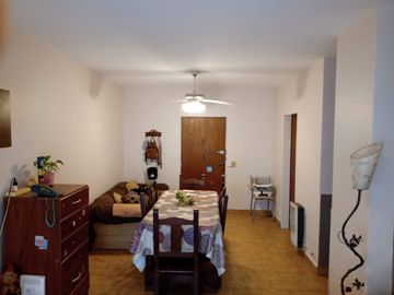 Departamento en  muy buen estado, vista a Avenida Mitre
