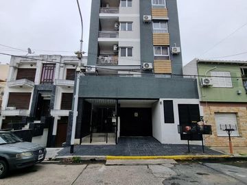 Departamento de tres ambientes a la venta en Wilde